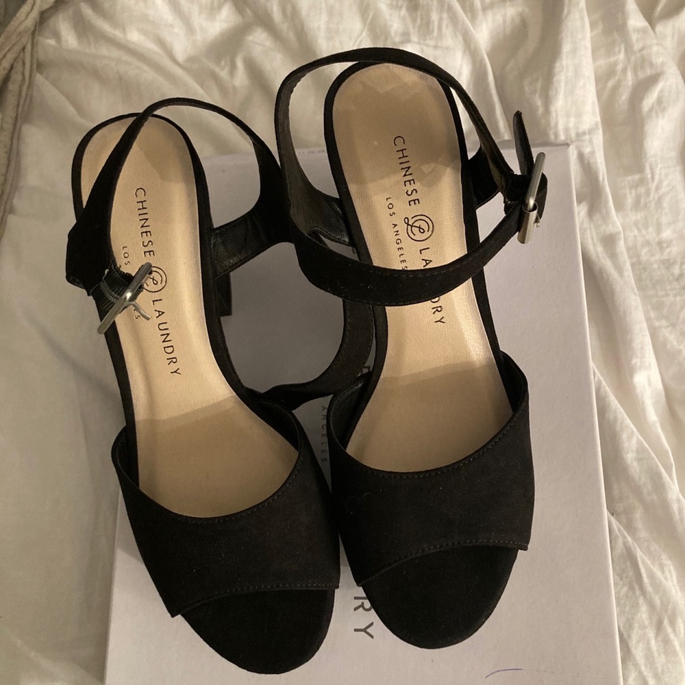COPY - BNIB Chinese Laundry dressy peep toe chunk heel 🖤